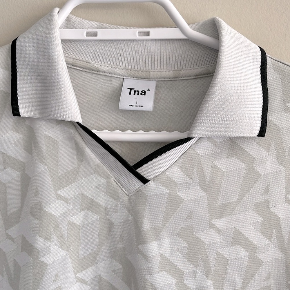 SOLD 🌟Aritzia TNA Polo Jersey Grey White Pattern Size 1 Medium - Picture 4 of 5